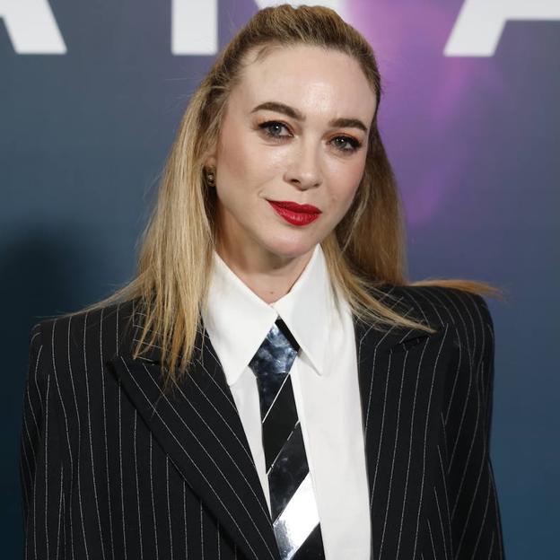 El look masculino con el que ha arrasado Marta Hazas en El Hormiguero: traje y corbata para presentar su nueva serie