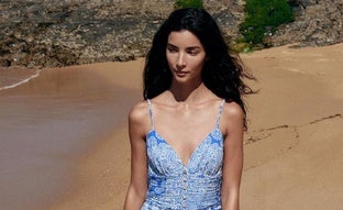 Los imprescindibles de verano de Zara: vestidos, bolsos de rafia y sandalias planas para llevar a diario