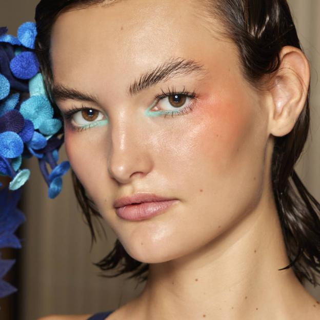 La técnica del colorete en L que es viral en Tiktok por su efecto lifting instantáneo