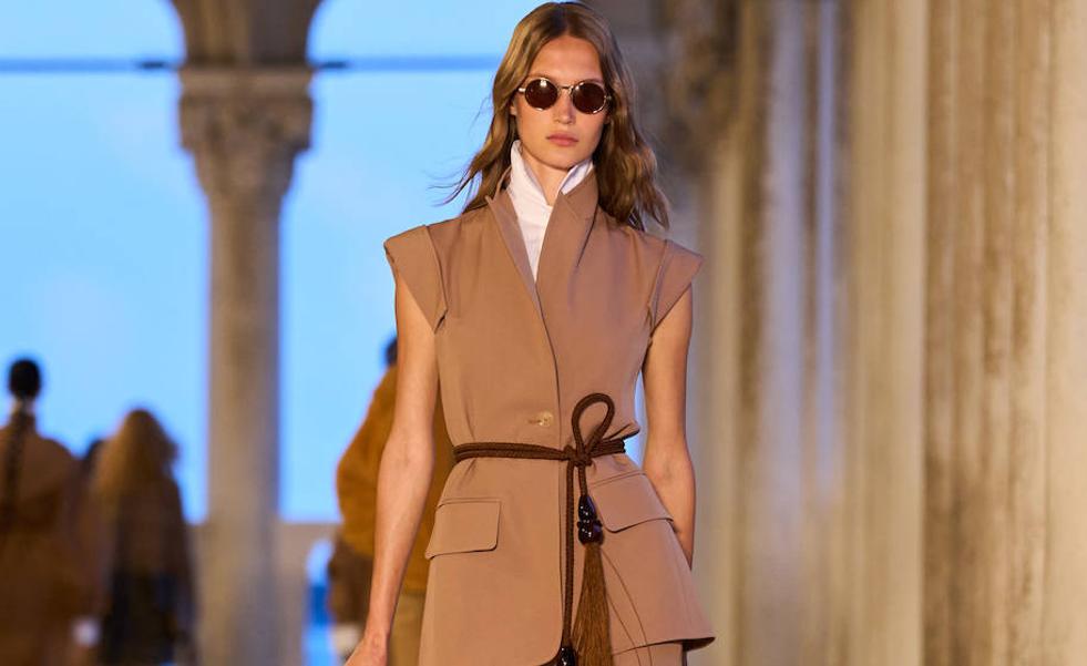 El impresionante desfile de Max Mara en Venecia: apoteósico homenaje a la multiculturalidad en su colección resort 2025