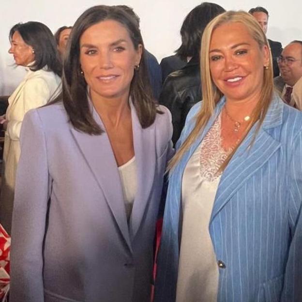 Belén Esteban y doña Letizia en un acto público. 