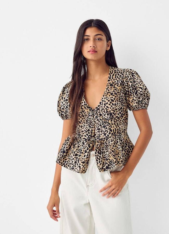 Blusa de manga corta con estampado de leopardo