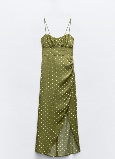 Vestido con estampado de lunares de Zara (29,99 euros)