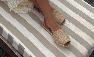 Sandalias de rafia que pegan con todo y son la nueva moda favorita de las influencers