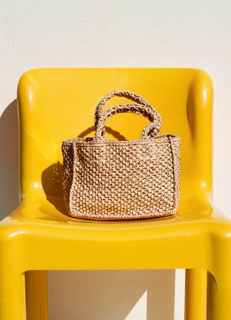 Bolso de rafia de Mango (29,99 euros)