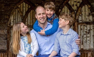 Analizamos las dos fotos del príncipe Guillermo para celebrar el Día del Padre: la de la esperanza y el dardo para su hermano Harry