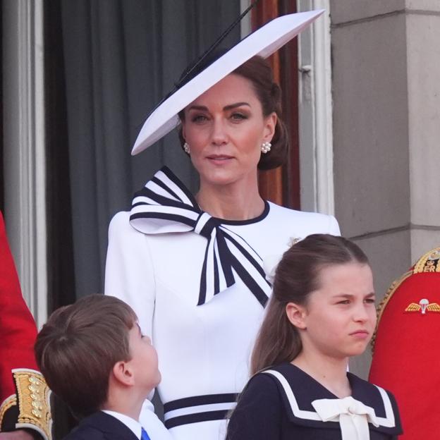 El poderoso mensaje oculto en las joyas que Kate Middelton lució en su regreso al Trooping the Colour