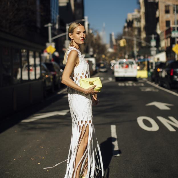 El bolso de mano de Zara que todas las invitadas añadirán a sus estilismos este verano