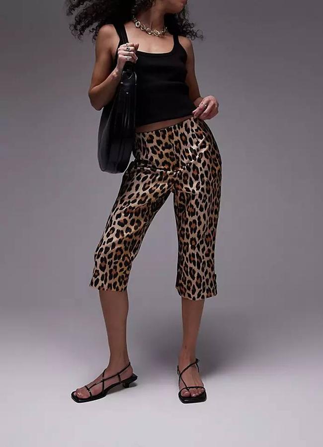 Pantalones capri con estampado de leopardo