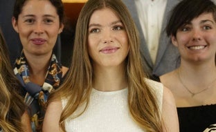 La infanta Sofía, guapísima con un top de lentejuelas y los zapatos de tacón cómodo más elegantes