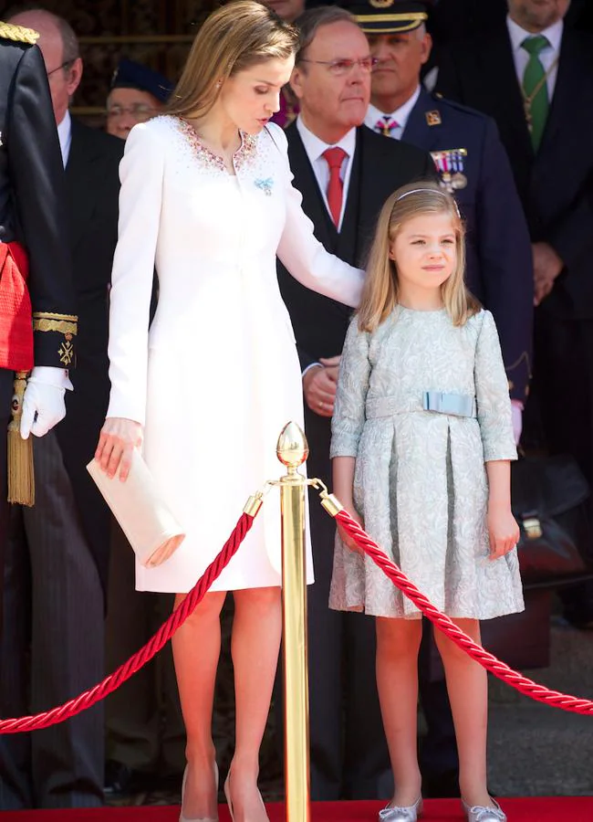 Letizia y la infanta Sofía en la proclamación de 2014 (LIMITED PICTURES)