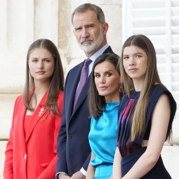 La princesa Leonor, el rey Felipe, la reina Letizia y la infanta Sofía en el Palacio Real, acuden al relevo solemne de la Guardia Real para abrir los diferentes actos de celebración del X aniversario de la proclamación.