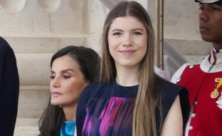 La infanta Sofía arriesga con su look y enseña tripa en el X aniversario de la proclamación: el mono con aberturas laterales más elegante