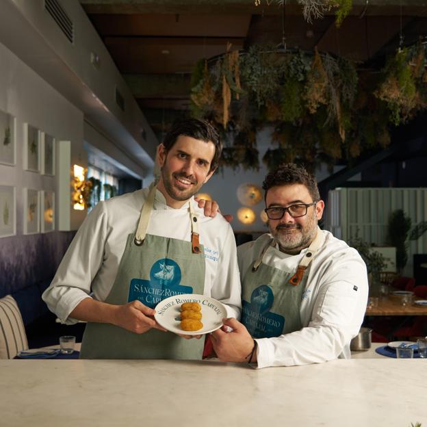 Carlos Griffo, izquierda, y Miguel Ángel García, chefs del restaurante Quinqué que en la última edición de Madrid Fusión logró el premio a la Mejor Croqueta.