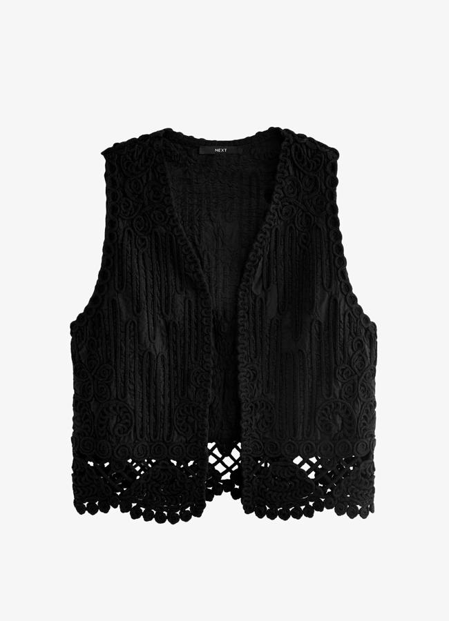 Chaleco de crochet negro de Next (a la venta en Zalando), 55 euros.