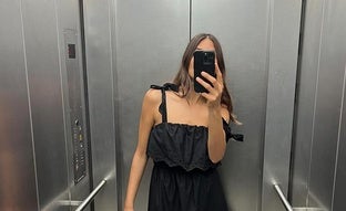 El vestido midi de Zara con bordados románticos que se ha agotado en horas