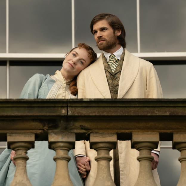 Harriet Slater y Benjamin Wainwright, protagonistas de la miniserie británica de época Belgravia: The next chapter.