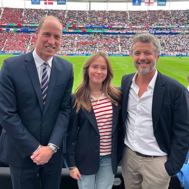 El príncipe Guillermo junto al rey Federico X de Dinamarca y su hija, la princesa Josephine. 