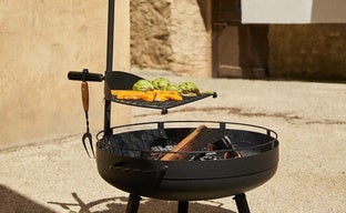 Zara Home aterriza en el terreno de la cocina de exterior, con una barbacoa que aúna diseño y calidad (a un precio asequible)