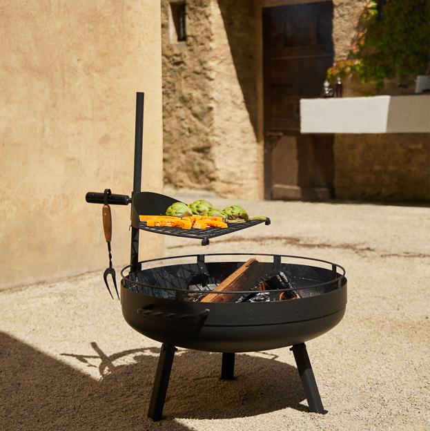 Zara Home aterriza en el terreno de la cocina de exterior, con una barbacoa que aúna diseño y calidad (a un precio asequible)