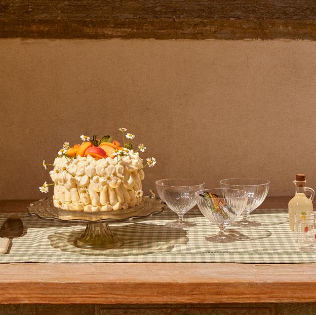 Zara Home nos adelanta que el estampado de cuadros vichy será la máxima tendencia en manteles durante los meses de verano