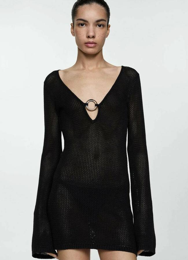 Vestido negro corto de Mango, 39,99 euros.