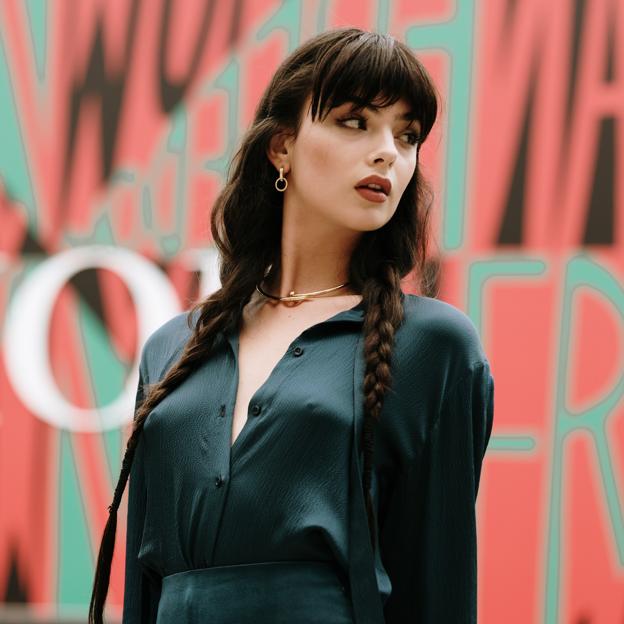 Deva Cassel se ha hecho el flequillo que disimula la frente ancha y que ya llevó Monica Bellucci