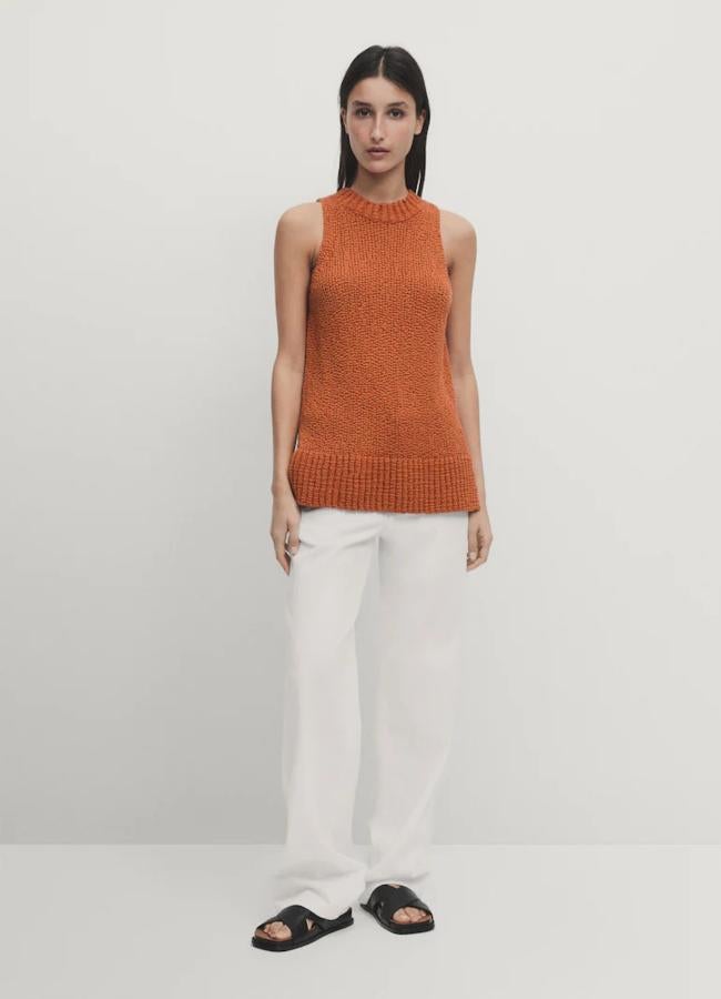 Top de punto en naranja de Massimo Dutti.