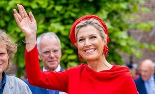 Los trucos de Máxima de Holanda para combinar el color en sus looks y ser la más elegante