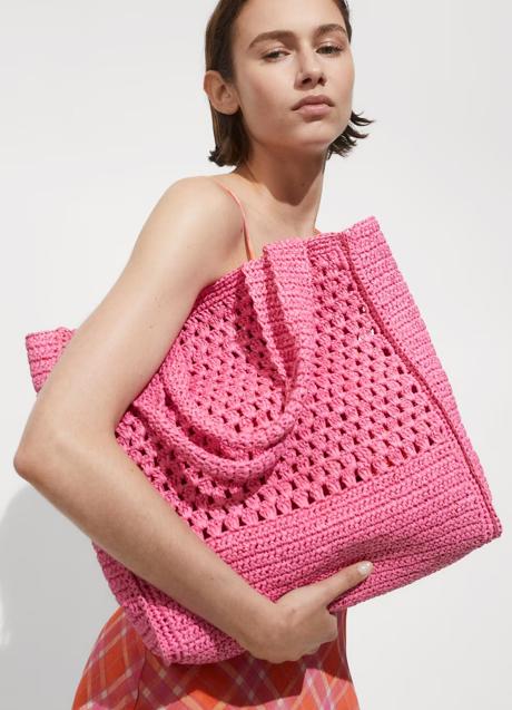 Bolso rosa de Mango (29,99 euros)