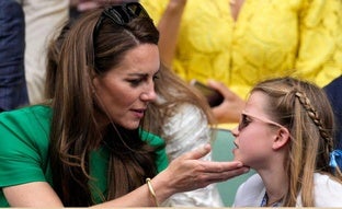 El cambio de Charlotte, de niña mimada de Kate Middleton a nueva estrella de la familia real inglesa: «Cuida mucho de su madre»