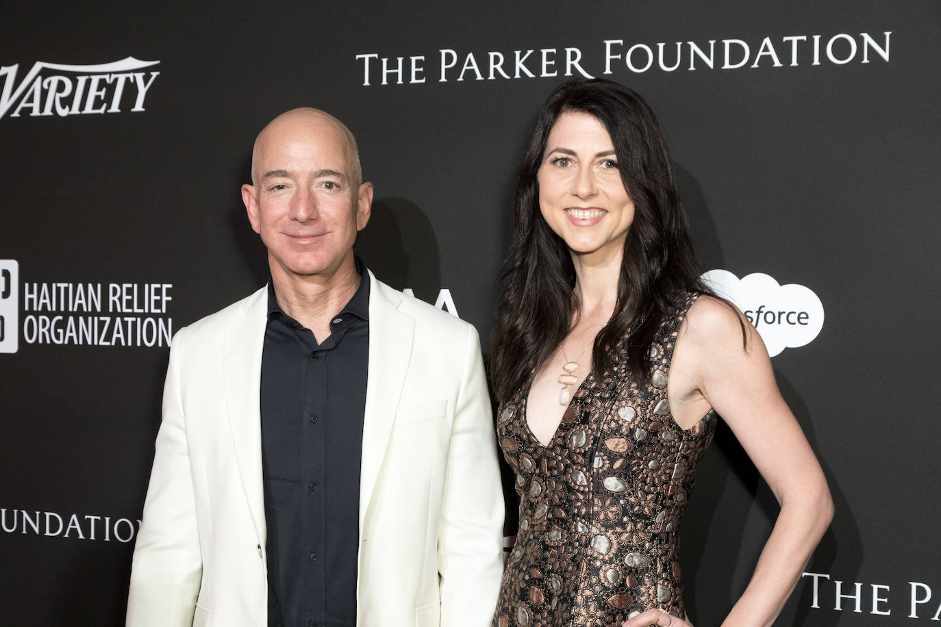 MacKenzie Scott junto a Jeff Bezos en una imagen anterior a su divorcio. 