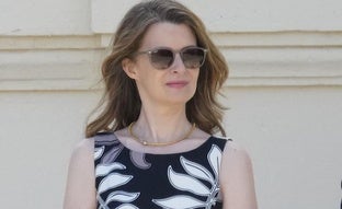 El look con vestido made in Spain de María Dolores Ocaña, la mano derecha de la reina Letizia