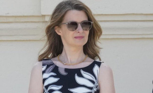 El look con vestido made in Spain de María Dolores Ocaña, la mano derecha de la reina Letizia