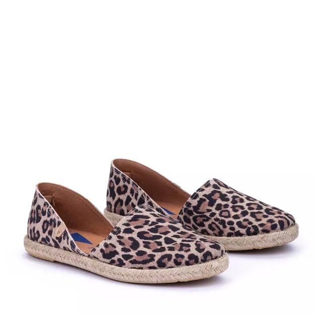 Alpargatas planas con estampado de leopardo de Verbenas.