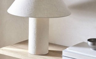 3 lámparas de Zara Home que darán un toque lujoso a tu hogar: desde la de techo al diseño de mesilla