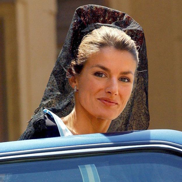 Letizia, con mantilla en su primera visita al Vaticano.