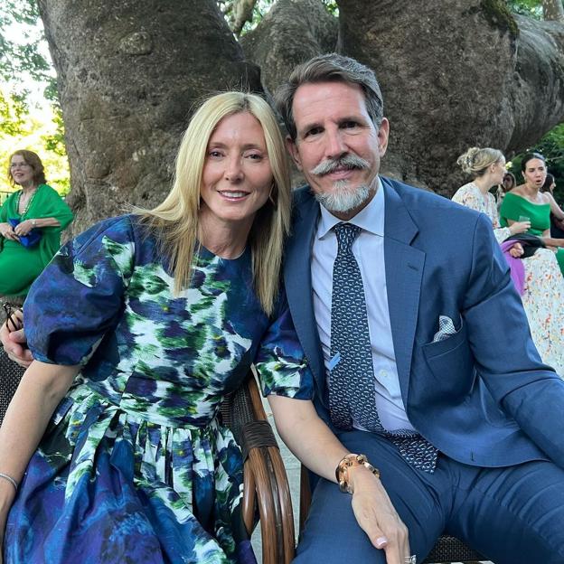 Marie-Chantal Miller y Pablo de Grecia en una boda en Grecia. 