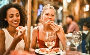 Cuatro alimentos con más magnesio que las acelgas para fortalecer los huesos a partir de los 50