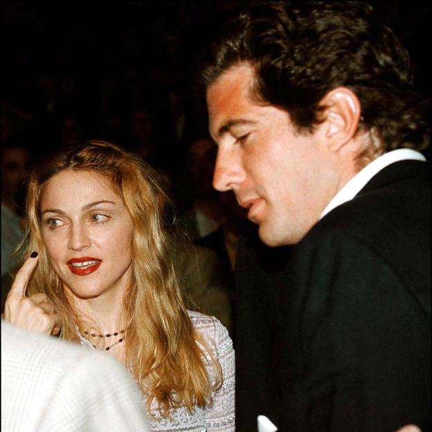 John John Kennedy y la cantante Madonna en Las Vegas. 