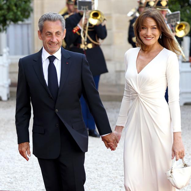 Nicolas Sarkozy y Carla Bruni, en el Palacio del Elíseo, el pasado 8 de junio, durante la cena de gala ofrecida con motivo de la visita de Joe Biden, presidente de Estados Unidos, y su mujer, Jill.