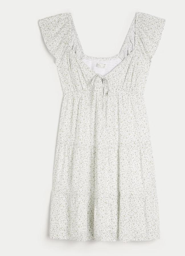 Vestido blanco con flores liberty print de Hollister, 34,95 euros.