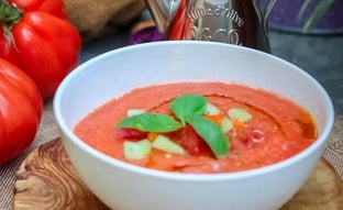 Los trucos para hacer un gazpacho fácil (y de sabores) del chef Estrella Michelin Juanlu Fernández