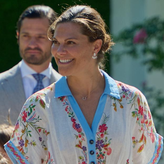 Lección de estilo en el cumpleaños de Victoria de Suecia: 3 vestidos que son pura inspiración para este verano