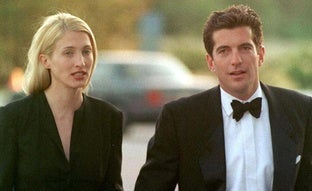 25 años de la muerte de John John Kennedy: de Sarah Jessica Parker a Carolyn Bessette, su trágica vida a través de las mujeres que amó