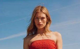 Este verano llevarás en tu maleta vestidos rojos de corte mini gracias a H&M