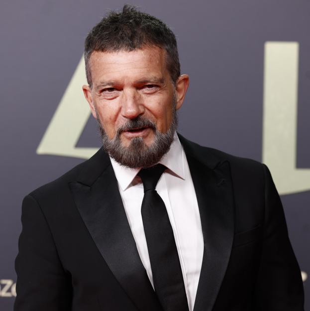 Antonio Banderas en la alfombra roja de los Premios Talia 2024. 