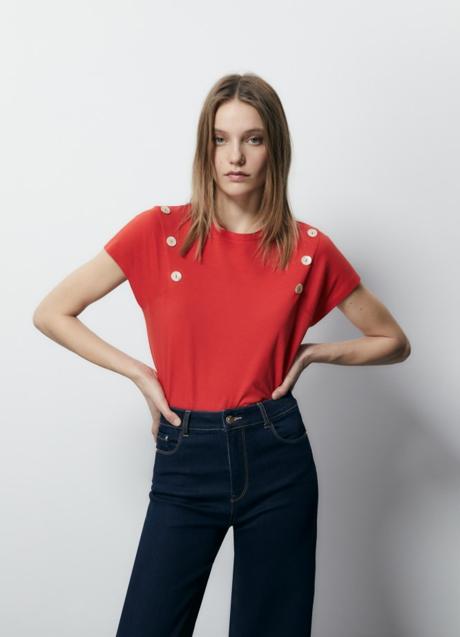 Camiseta roja de Sfera (7,99 euros)