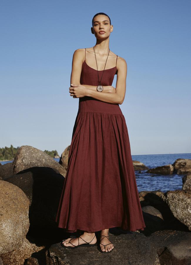 Vestido de cintura baja de Massimo Dutti.