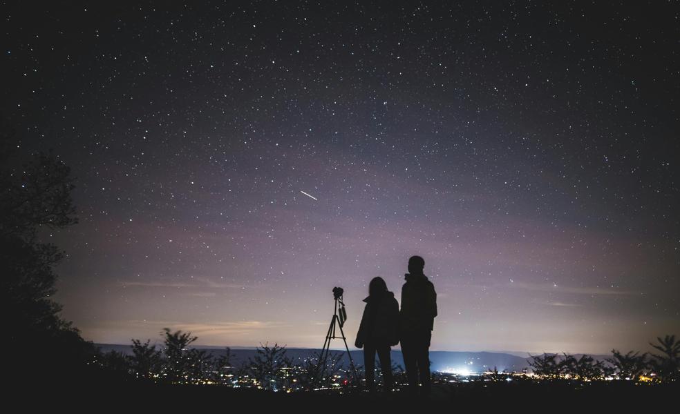 Cordero y estrellas: el planazo del verano madrileño con cena gourmet y la mejor experiencia astronómica